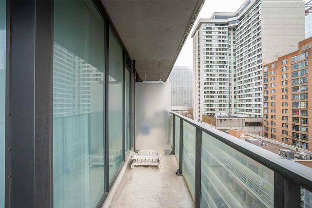 1026 - 111 Elizabeth St, Condo with 1 bedrooms, 1 bathrooms and 1 parking in Toronto ON | Image 16