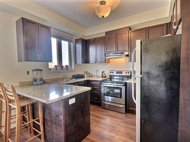 56 Kayak Hts, House attached with 3 bedrooms, 3 bathrooms and 1 parking in Brampton ON | Image 4