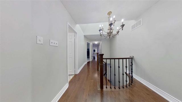 1214 Barleymow St, House detached with 4 bedrooms, 4 bathrooms and 4 parking in Mississauga ON | Image 2