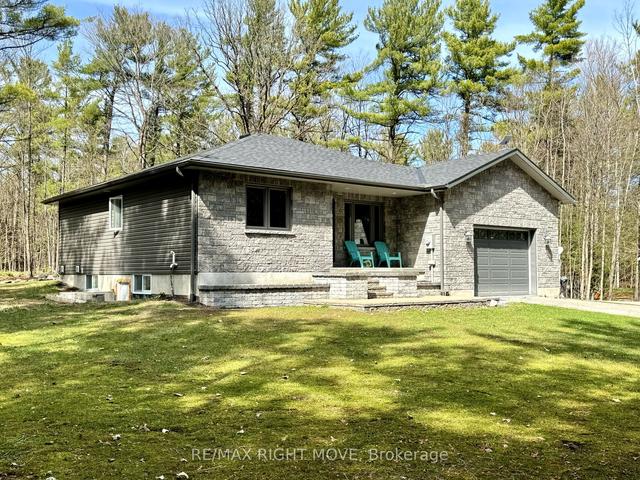 2381 Portage Rd, House detached with 2 bedrooms, 2 bathrooms and 8 parking in Kawartha Lakes ON | Image 12