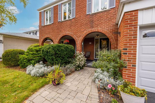 24 Darcy Magee Cres, House detached with 4 bedrooms, 3 bathrooms and 4 parking in Toronto ON | Image 30