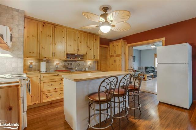 659 Honey Harbour Road, House detached with 2 bedrooms, 1 bathrooms and 6 parking in Georgian Bay ON | Image 4