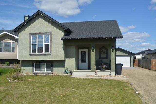 9122 130 Avenue, House detached with 4 bedrooms, 2 bathrooms and 4 parking in Peace River AB | Image 1