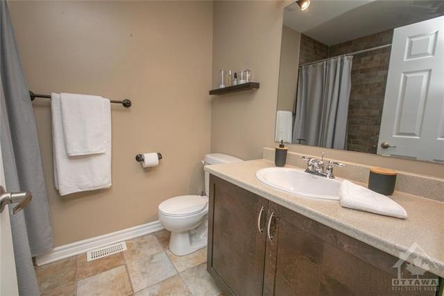 206 Aquilo Crescent, Townhouse with 3 bedrooms, 3 bathrooms and 2 parking in Ottawa ON | Image 25