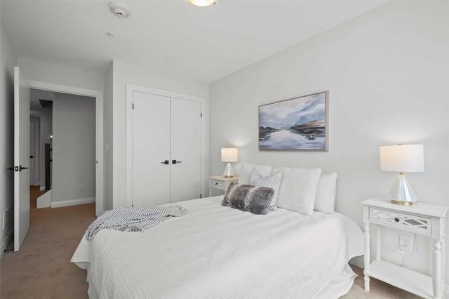 at8 - 53 Arthur St, Townhouse with 3 bedrooms, 3 bathrooms and 1 parking in Guelph ON | Image 2