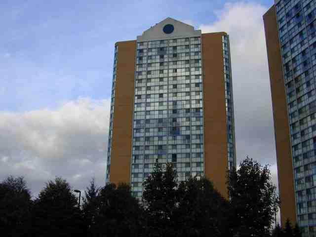 101 - 25 Trailwood Dr, Condo with 2 bedrooms, 2 bathrooms and 1 parking in Mississauga ON | Image 1