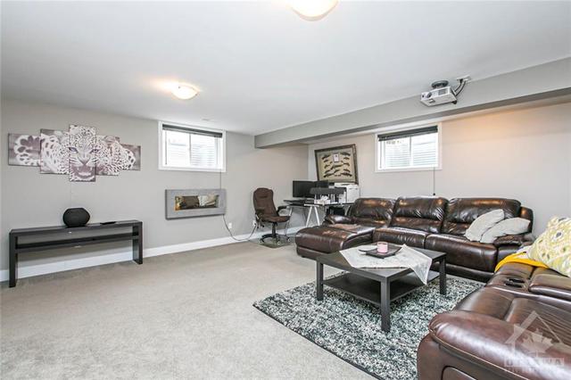 639 Willowmere Way, Home with 4 bedrooms, 3 bathrooms and 2 parking in Ottawa ON | Image 26