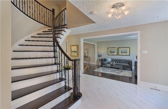 59 Coates Cres, House detached with 4 bedrooms, 4 bathrooms and 6 parking in Richmond Hill ON | Image 2