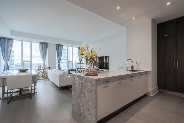 6302 - 10 York St, Condo with 2 bedrooms, 3 bathrooms and 2 parking in Toronto ON | Image 1