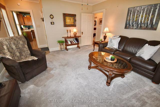 51 Elmwood Pl, House detached with 3 bedrooms, 3 bathrooms and 5 parking in London ON | Image 36