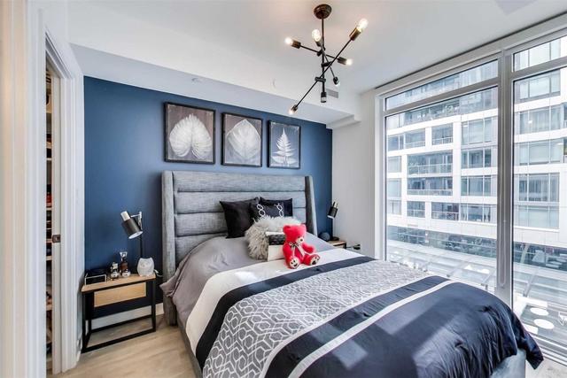 417 - 27 Bathurst St W, Condo with 2 bedrooms, 2 bathrooms and 1 parking in Toronto ON | Image 5