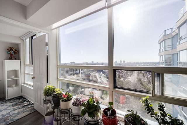 902 - 250 Webb Dr, Condo with 2 bedrooms, 2 bathrooms and 2 parking in Mississauga ON | Image 2