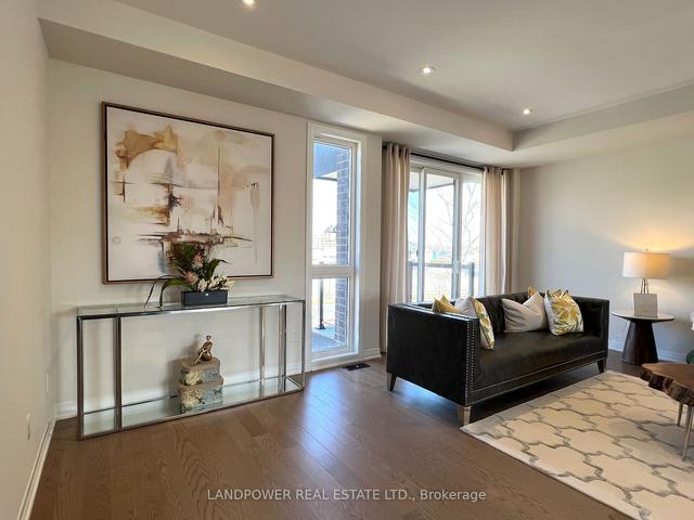 1655 Bur Oak Ave, Townhouse with 3 bedrooms, 4 bathrooms and 2 parking in Markham ON | Image 3