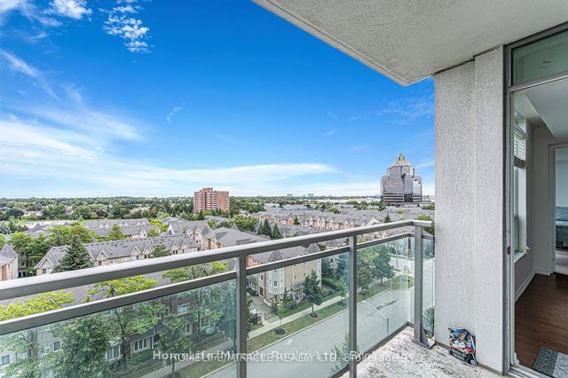 8m - 8 Rosebank Dr, Condo with 3 bedrooms, 2 bathrooms and 1 parking in Toronto ON | Image 9