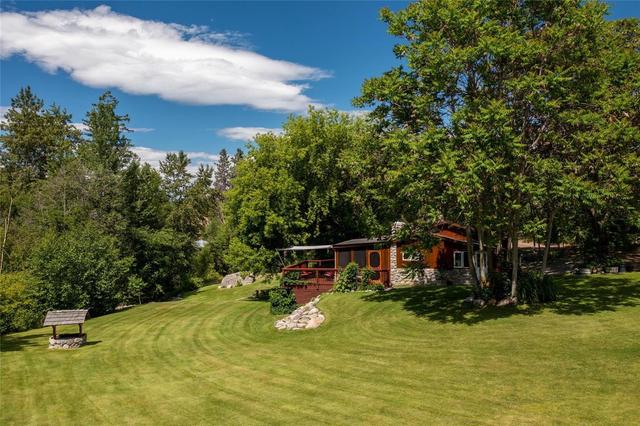 1092 Robinson Avenue, House detached with 2 bedrooms, 1 bathrooms and null parking in Okanagan Similkameen E BC | Image 2
