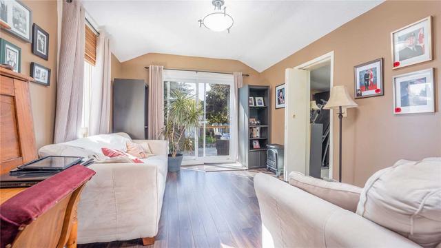 91 Victoria St, House detached with 3 bedrooms, 1 bathrooms and 2 parking in Brantford ON | Image 3