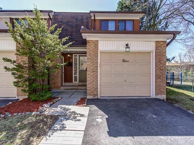 9 - 260 Avenue Rd, Townhouse with 3 bedrooms, 2 bathrooms and 1 parking in Richmond Hill ON | Image 1