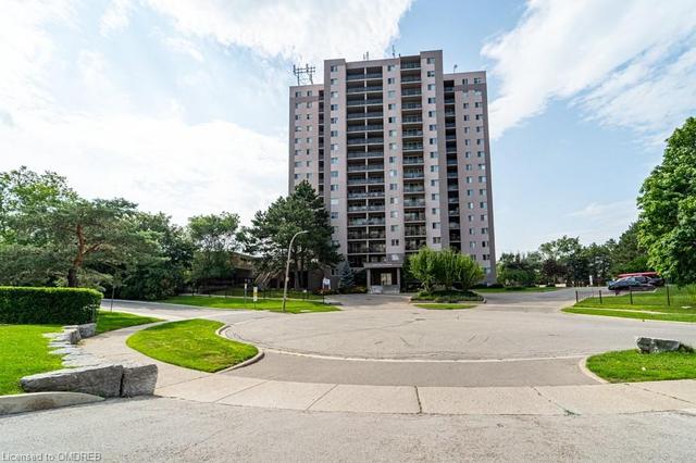 1109 - 975 Warwick Court, House attached with 2 bedrooms, 1 bathrooms and 1 parking in Burlington ON | Image 1
