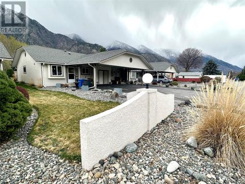 815 - 11th Avenue Unit# 4, House attached with 2 bedrooms, 2 bathrooms and 2 parking in Keremeos BC | Card Image