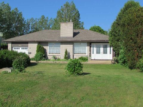 877 John St, House detached with 2 bedrooms, 4 bathrooms and 2 parking in Victoria ON | Image 1