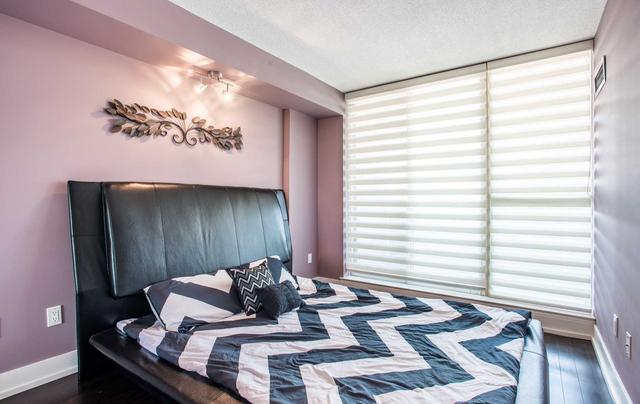 1107 - 400 Webb Dr, Condo with 2 bedrooms, 2 bathrooms and 1 parking in Mississauga ON | Image 6