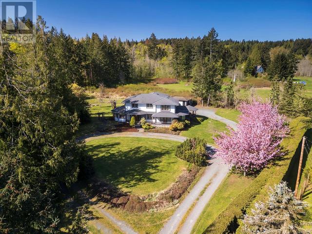 3240 Kilipi Rd, House detached with 5 bedrooms, 4 bathrooms and 5 parking in Cowichan Valley A BC | Image 2