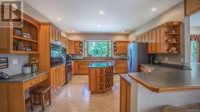 3475 Henry Rd, House detached with 5 bedrooms, 4 bathrooms and 6 parking in North Cowichan BC | Image 6