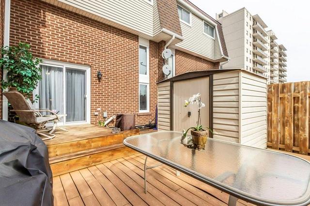 23 - 960 Warwick Court, House attached with 3 bedrooms, 1 bathrooms and 1 parking in Burlington ON | Image 35