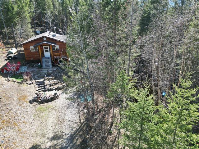 4982 Spur Road, House detached with 3 bedrooms, 2 bathrooms and null parking in East Kootenay G BC | Image 4