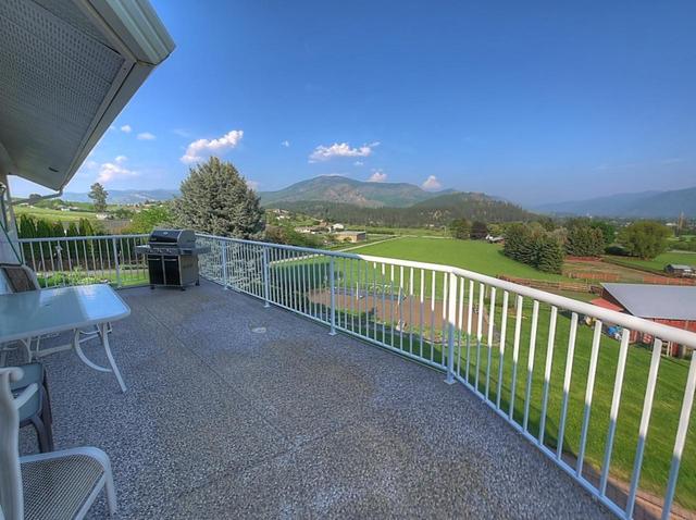 8355 Outlook Road, House detached with 3 bedrooms, 4 bathrooms and null parking in Kootenay Boundary D BC | Image 3