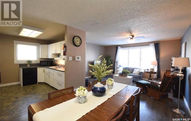 1121 Hochelaga Street W, House semidetached with 3 bedrooms, 2 bathrooms and null parking in Moose Jaw SK | Image 8