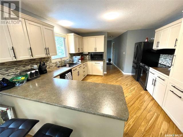 2550 Cardinal Crescent, House detached with 3 bedrooms, 4 bathrooms and null parking in North Battleford CY SK | Image 8