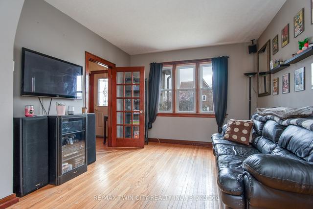 204 Kent Ave, House detached with 3 bedrooms, 1 bathrooms and 5 parking in Kitchener ON | Image 37