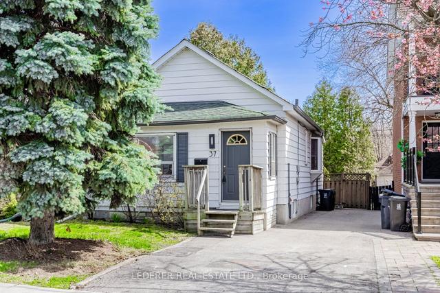 37 Simpson Ave, House detached with 2 bedrooms, 1 bathrooms and 4 parking in Toronto ON | Image 1
