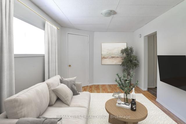 4 Duncan St E, House detached with 1 bedrooms, 2 bathrooms and 1 parking in Huntsville ON | Image 14