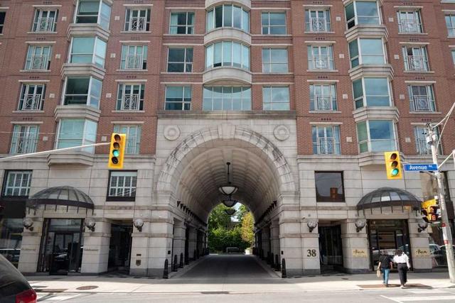 112 - 38 Avenue Rd, Townhouse with 2 bedrooms, 3 bathrooms and 1 parking in Toronto ON | Image 1