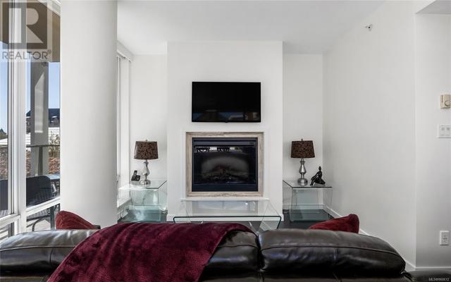 402 - 708 Burdett Ave, Condo with 2 bedrooms, 2 bathrooms and 1 parking in Victoria BC | Image 3