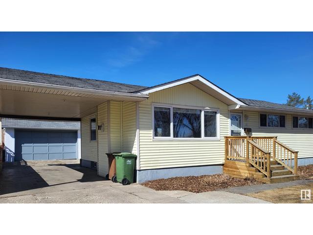 35 Spruce Cr, House detached with 4 bedrooms, 2 bathrooms and 4 parking in St. Albert AB | Image 2
