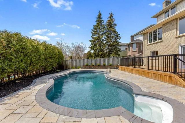 855 Peggoty Circ, House detached with 4 bedrooms, 4 bathrooms and 6 parking in Oshawa ON | Image 32
