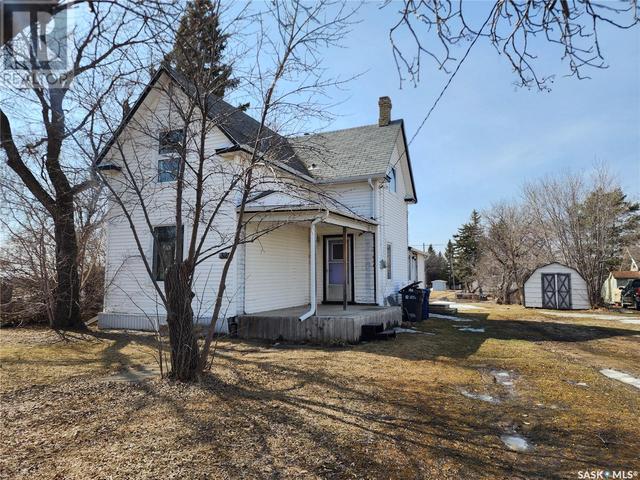 328 6th Avenue, House detached with 3 bedrooms, 2 bathrooms and null parking in Broadview SK | Image 1