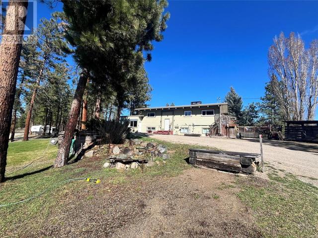 530 Highway 5a, House detached with 3 bedrooms, 2 bathrooms and null parking in Okanagan Similkameen H BC | Image 4