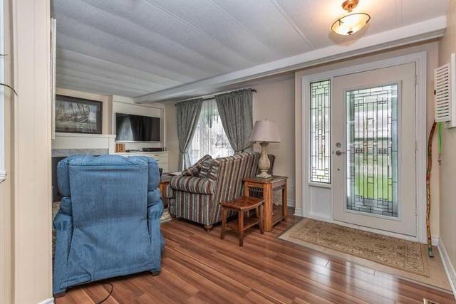 39 Cherrywood Lane, House detached with 2 bedrooms, 1 bathrooms and 2 parking in Innisfil ON | Image 4
