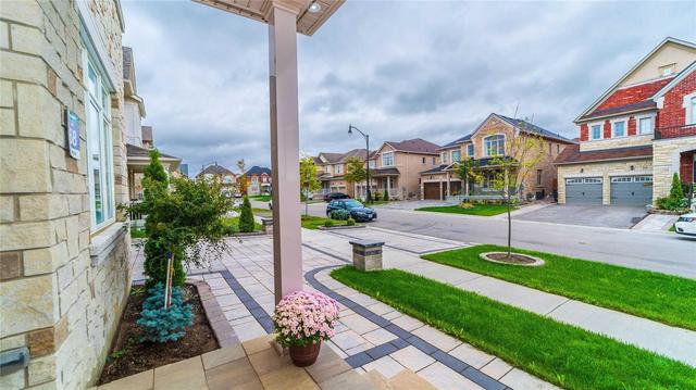 9 Henna St, House detached with 4 bedrooms, 5 bathrooms and 2 parking in Brampton ON | Image 4