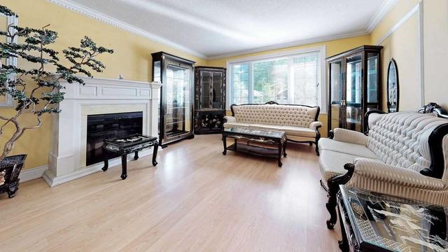 27 Waltham Dr, House detached with 3 bedrooms, 2 bathrooms and 5 parking in Toronto ON | Image 2