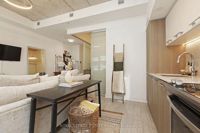 511 - 15 Baseball Pl, Condo with 1 bedrooms, 1 bathrooms and 0 parking in Toronto ON | Image 2