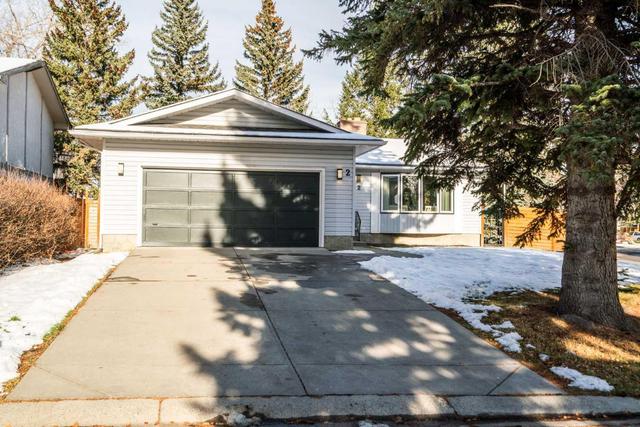 2 Varwood Place Nw, House detached with 5 bedrooms, 3 bathrooms and 4 parking in Calgary AB | Image 1