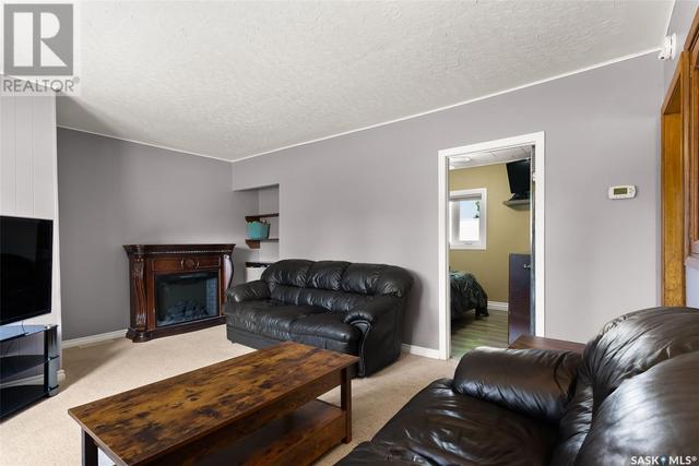 402 Blenkhorn Street, House detached with 2 bedrooms, 2 bathrooms and null parking in Vibank SK | Image 7