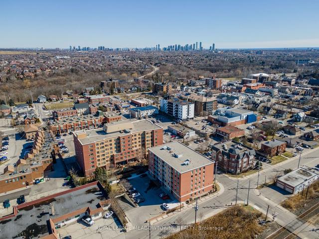506 - 32 Tannery St, Condo with 2 bedrooms, 2 bathrooms and 2 parking in Mississauga ON | Image 12