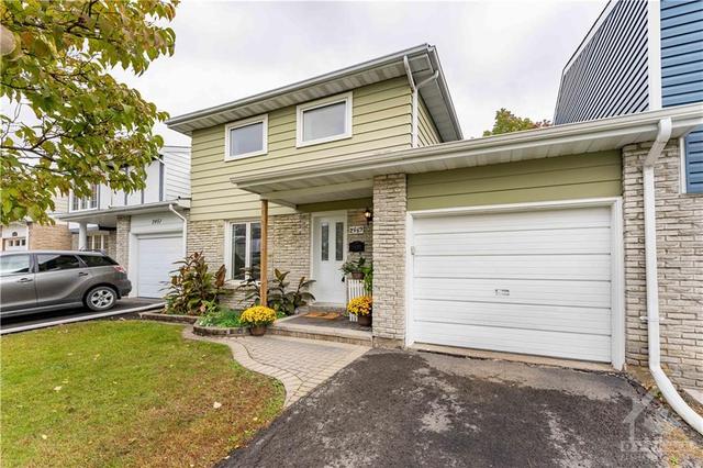 2449 Autumn Hill Crescent, Townhouse with 3 bedrooms, 2 bathrooms and 3 parking in Ottawa ON | Card Image