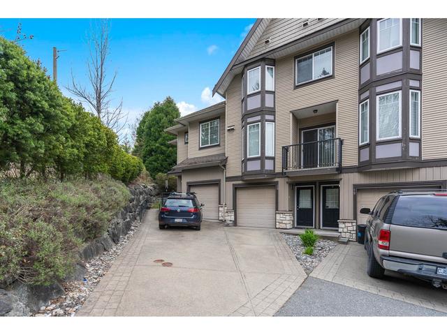 22 - 32501 Fraser Crescent, House attached with 2 bedrooms, 1 bathrooms and 1 parking in Mission BC | Image 2